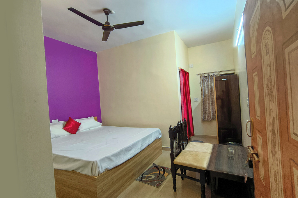 Executive Room Non Ac Budget Stay Near Lingaraj Temple
