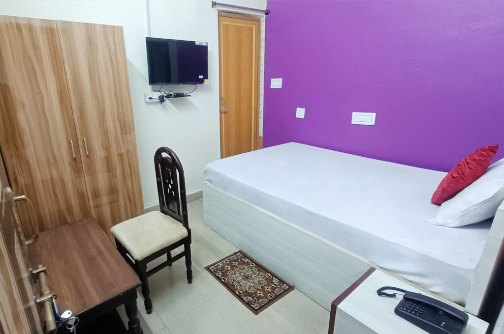 Single Room Bed - Ashok Nandini Guest House