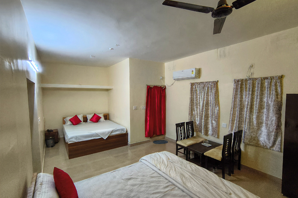 Super Premium Suite Bedroom Ashok Nandini Guest House